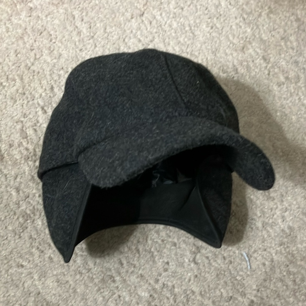 Stylish Black Wool Cap by Allen Edmonds like new no flaws or stains